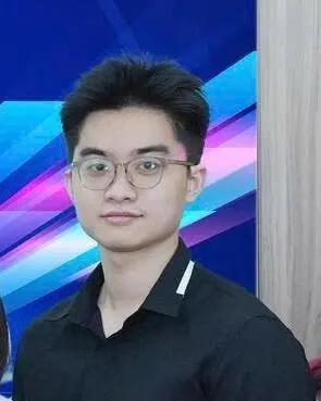 Đức in a black shirt at the VietABank and Savyu signing ceremony, in front of the ceremony screen.